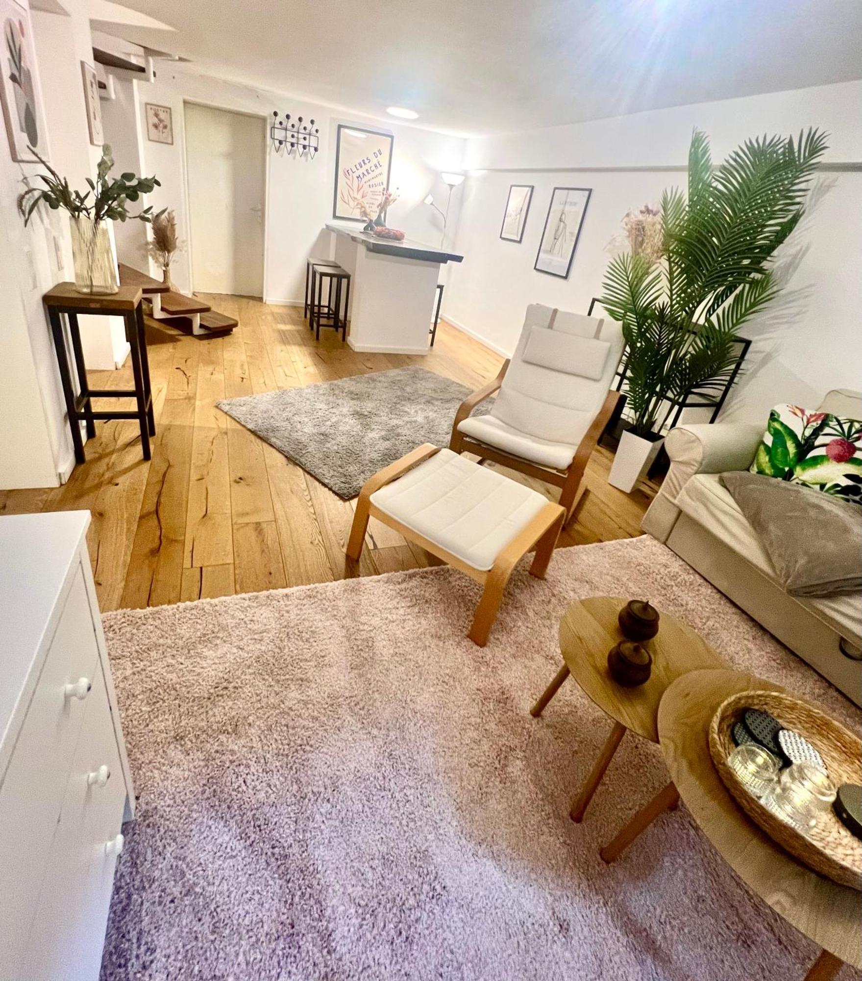 Gemuetliche Souterrain Wohnung Neben Der Universitaetsklinik In Homburg 홈부르크 외부 사진